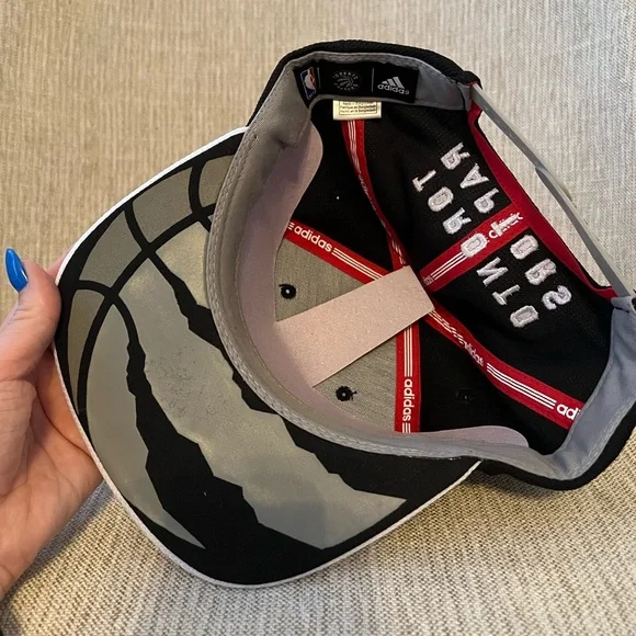 NWOT Adidas Toronto Raptors SnapBack - Picture 4 of 5